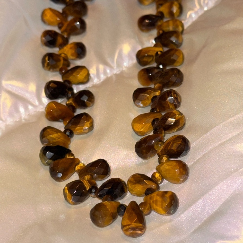Elegant Tigers Eye beveled Beaded Necklace - Picture 2 of 8